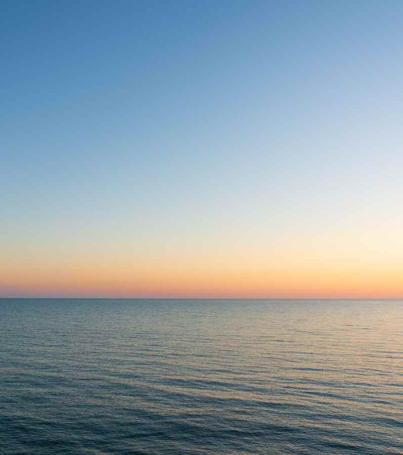 calm ocean horizon minimal peaceful